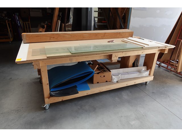 Verrijdbare houten werktafel - afbeelding 1 van  2