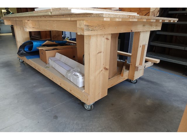 Verrijdbare houten werktafel - afbeelding 2 van  2
