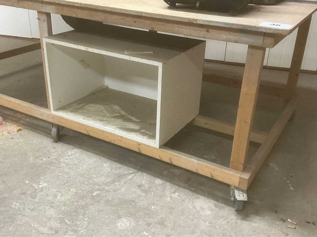 Verrijdbare houten werktafel - afbeelding 2 van  4