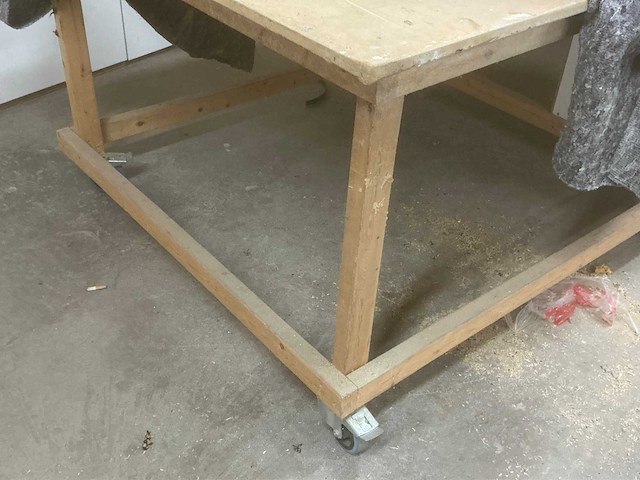 Verrijdbare houten werktafel - afbeelding 3 van  4