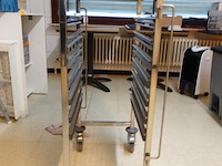 Verrijdbare inox regaalwagen