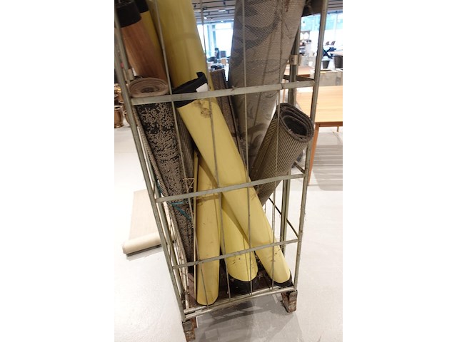 Verrijdbare kar + inhoud - afbeelding 2 van  10