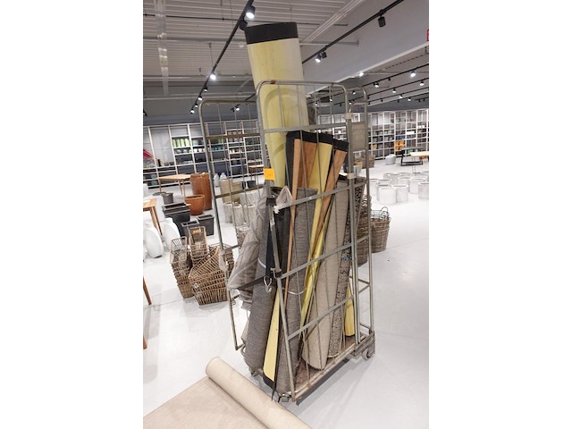 Verrijdbare kar + inhoud - afbeelding 4 van  10