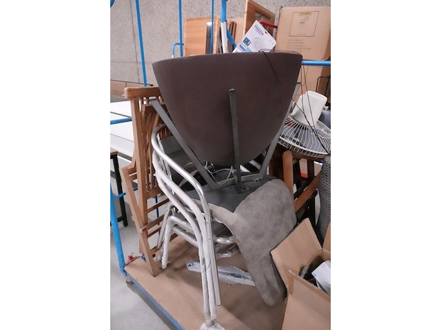 Verrijdbare kar met inhoud - afbeelding 2 van  5