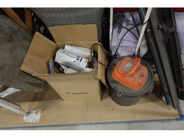 Verrijdbare kar met inhoud - afbeelding 5 van  5