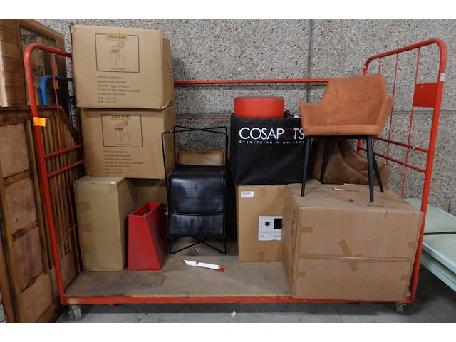 Verrijdbare kar met inhoud - afbeelding 1 van  4