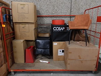 Verrijdbare kar met inhoud - afbeelding 1 van  4