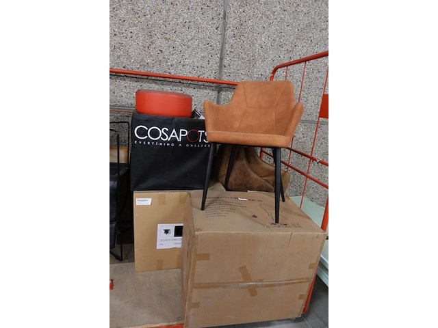 Verrijdbare kar met inhoud - afbeelding 4 van  4