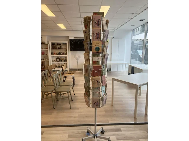 Verrijdbare metalen display - afbeelding 1 van  5