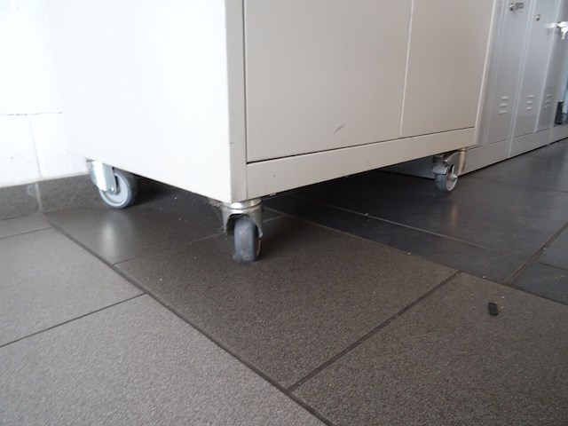 Verrijdbare metalen dossierkast - afbeelding 3 van  3