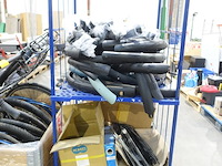 Verrijdbare metalen kar + inhoud - afbeelding 1 van  2