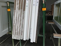 Verrijdbare metalen kar + inhoud
