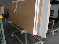 Verrijdbare metalen kar + inhoud - afbeelding 3 van  3