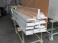 Verrijdbare metalen kar + inhoud