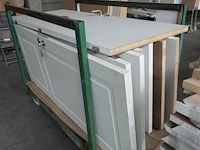 Verrijdbare metalen kar + inhoud - afbeelding 4 van  6