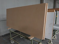 Verrijdbare metalen kar + inhoud - afbeelding 2 van  3