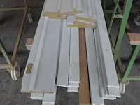 Verrijdbare metalen kar + inhoud - afbeelding 2 van  4