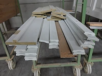 Verrijdbare metalen kar + inhoud - afbeelding 3 van  4