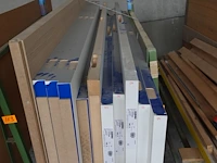 Verrijdbare metalen kar + inhoud - afbeelding 4 van  4