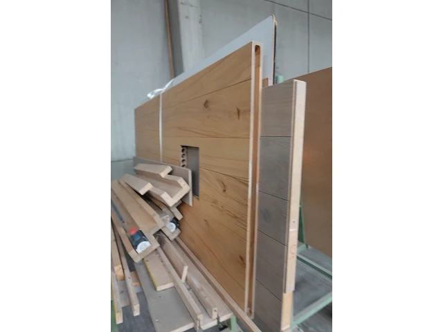 Verrijdbare metalen kar + inhoud - afbeelding 3 van  3