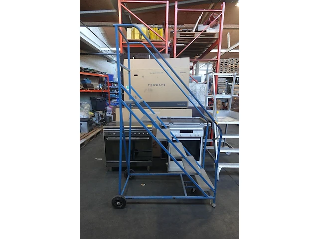 Verrijdbare metalen magazijnladder - afbeelding 1 van  3