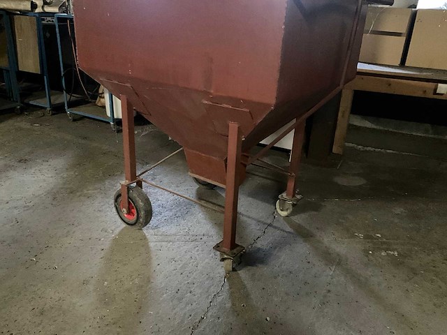 Verrijdbare metalen trechterbak - afbeelding 3 van  9