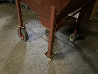 Verrijdbare metalen trechterbak - afbeelding 9 van  9