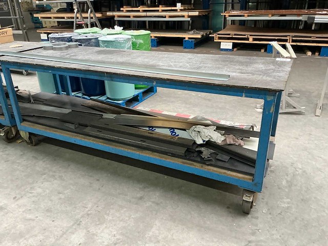 Verrijdbare metalen werktafel (2x) - afbeelding 1 van  6