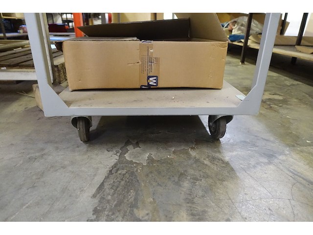 Verrijdbare metalen werktafel - afbeelding 3 van  4