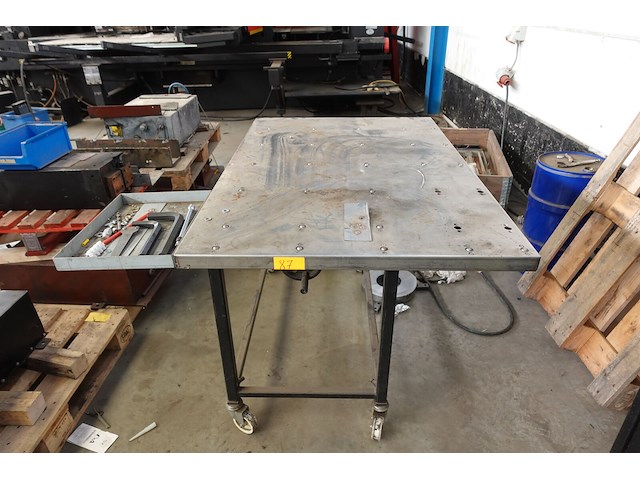 Verrijdbare metalen werktafel - afbeelding 1 van  8