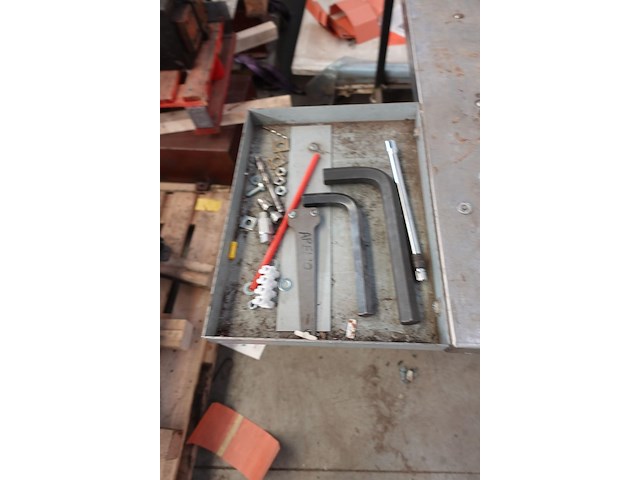 Verrijdbare metalen werktafel - afbeelding 5 van  8