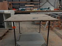 Verrijdbare metalen werktafel