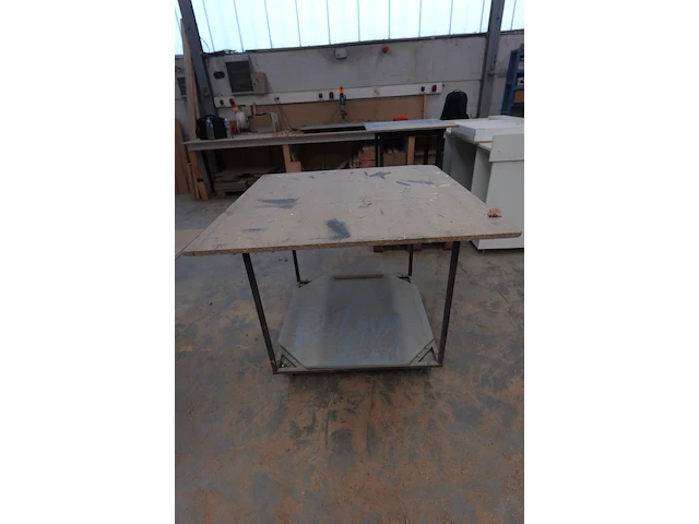 Verrijdbare metalen werktafel - afbeelding 2 van  2