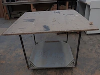 Verrijdbare metalen werktafel - afbeelding 2 van  2