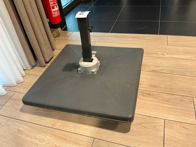 Verrijdbare parasolvoet - afbeelding 2 van  3