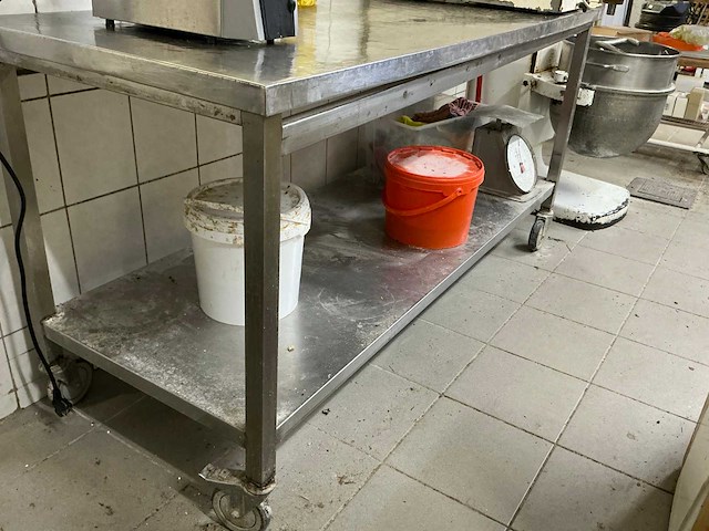 Verrijdbare rvs werktafel - afbeelding 2 van  2