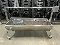 Verrijdbare spit houtskool bbq