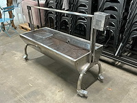 Verrijdbare spit houtskool bbq - afbeelding 2 van  4