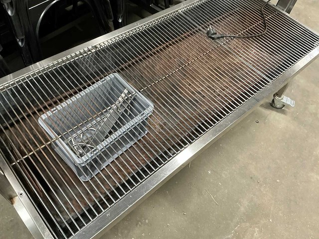 Verrijdbare spit houtskool bbq - afbeelding 4 van  4