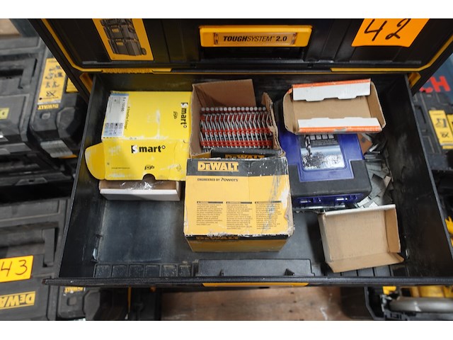 Verrijdbare stapelbare werkkoffer dewalt - afbeelding 9 van  12