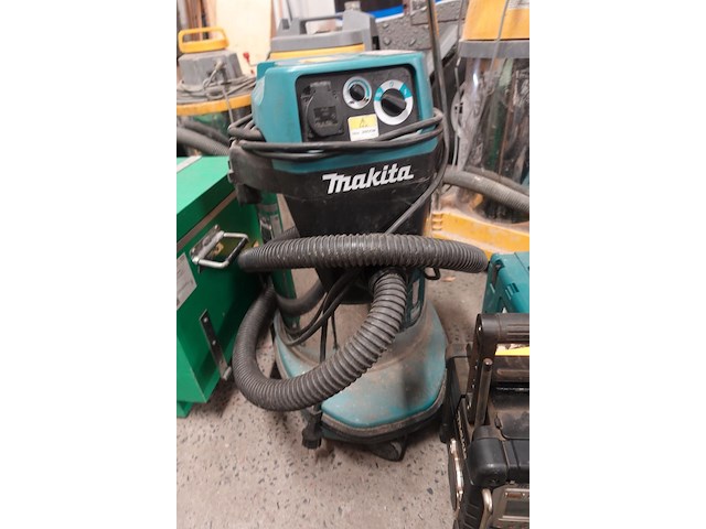 Verrijdbare stofzuiger makita - afbeelding 1 van  4