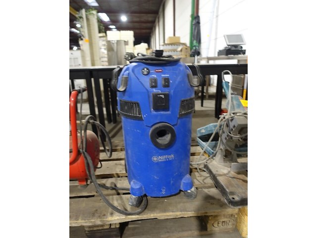 Verrijdbare stofzuiger nilfisk - afbeelding 1 van  3