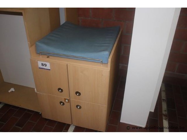 Verrijdbare vakkenkast plus verzorgingskussen - afbeelding 1 van  1