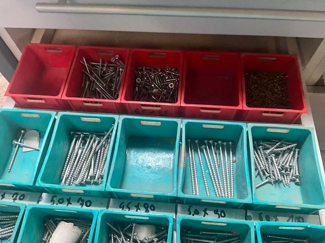 Verrijdbare werkbank/kast met inhoud - afbeelding 5 van  19