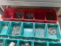 Verrijdbare werkbank/kast met inhoud - afbeelding 5 van  19