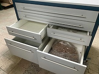 Verrijdbare werkbank/kast met inhoud - afbeelding 11 van  19