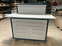 Verrijdbare werkbank/kast met inhoud - afbeelding 1 van  19
