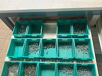 Verrijdbare werkbank/kast met inhoud - afbeelding 17 van  19