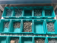 Verrijdbare werkbank/kast met inhoud - afbeelding 19 van  19