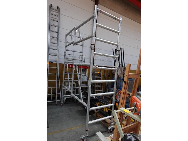 Verrijdbare werkstelling altrex - afbeelding 1 van  3